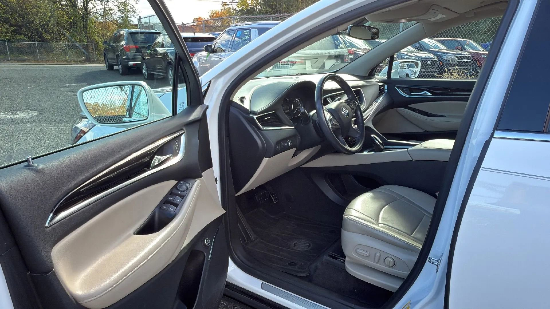 Used 2019 Buick Enclave Essence image 22