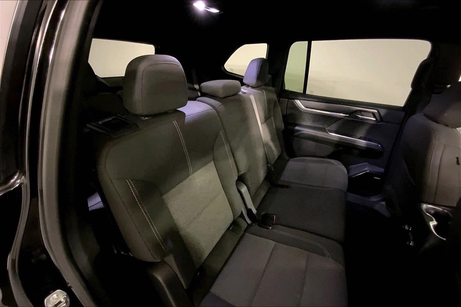 Used 2025 GMC Acadia Elevation FWD image 23