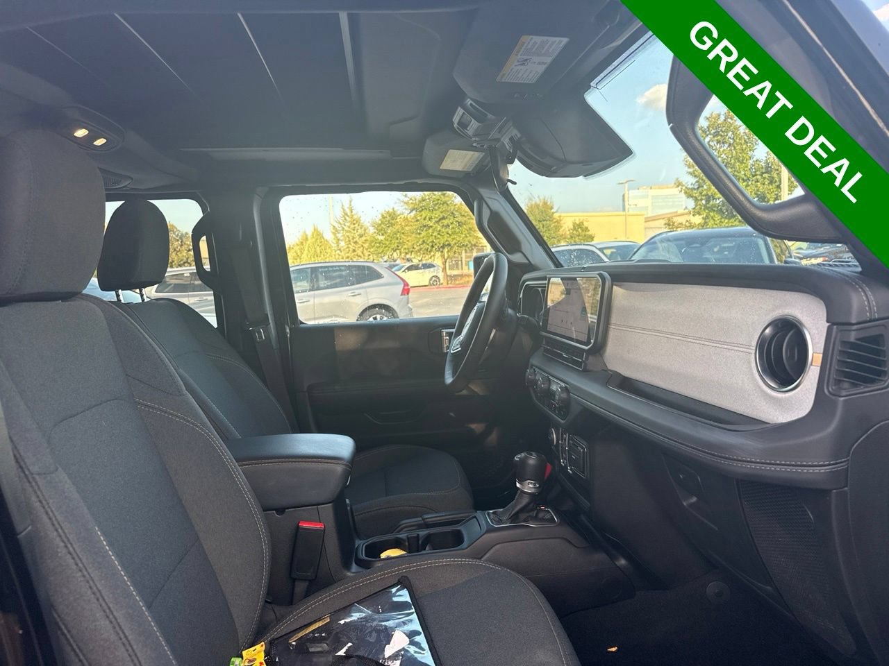 Used 2025 Jeep Wrangler Unlimited Sahara w/ Safety Group AWD/4WD image 8