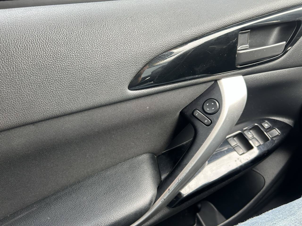 Used 2019 Mitsubishi Eclipse Cross LE AWD/4WD image 28