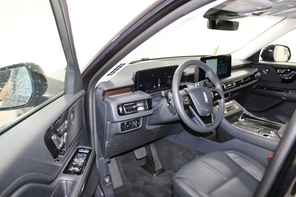 New 2025 Lincoln Aviator Reserve w/ Jet Appearance Package image 25