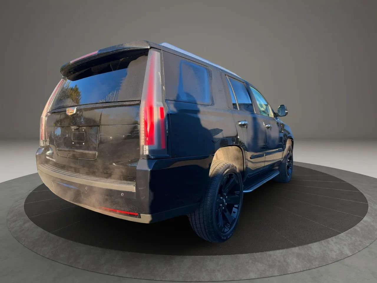Used 2019 Cadillac Escalade Luxury w/ Escalade Sport Edition AWD/4WD image 5