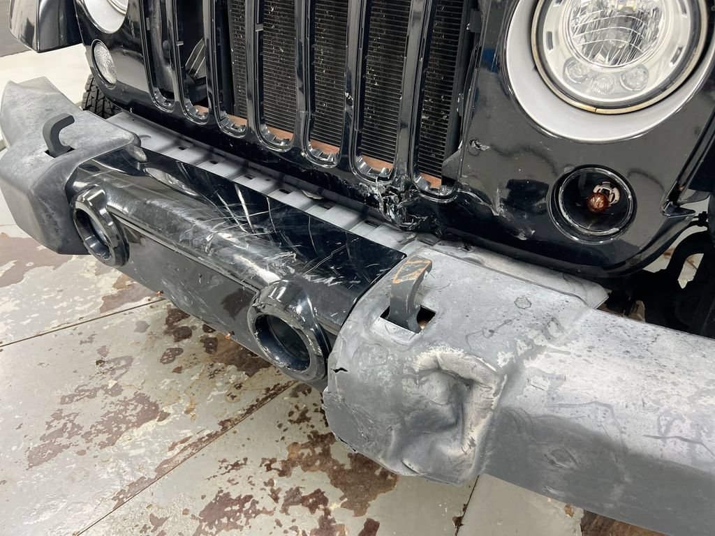 Used 2017 Jeep Wrangler Unlimited Sahara AWD/4WD image 26