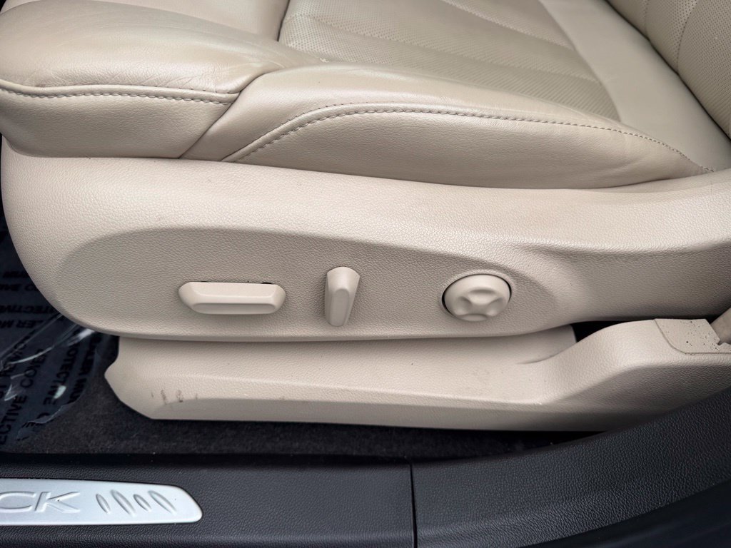 Used 2020 Buick Envision Premium w/ Driver Confidence Package AWD/4WD image 25