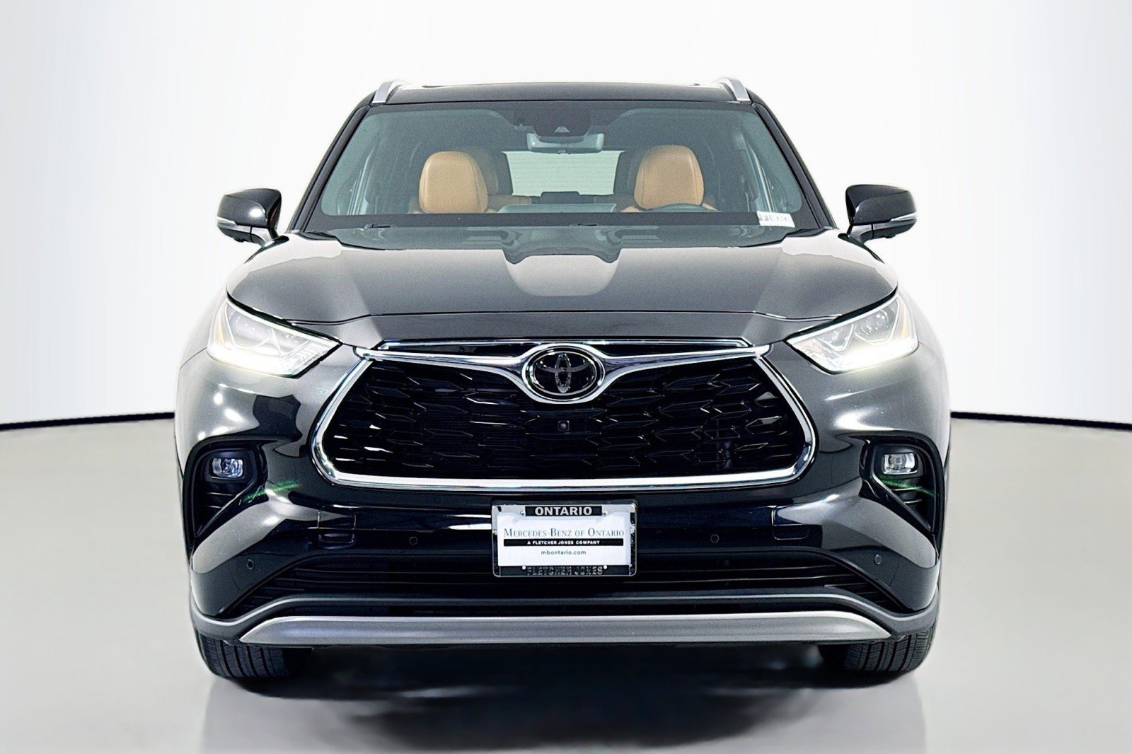 Used 2024 Toyota Highlander Platinum image 3