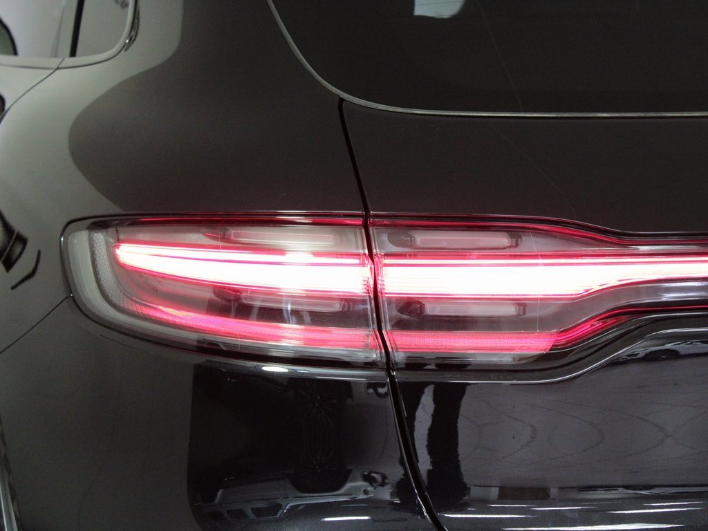 Used 2025 Porsche Macan image 13