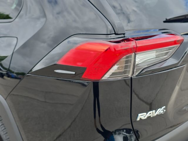 Used 2025 Toyota RAV4 LE image 33