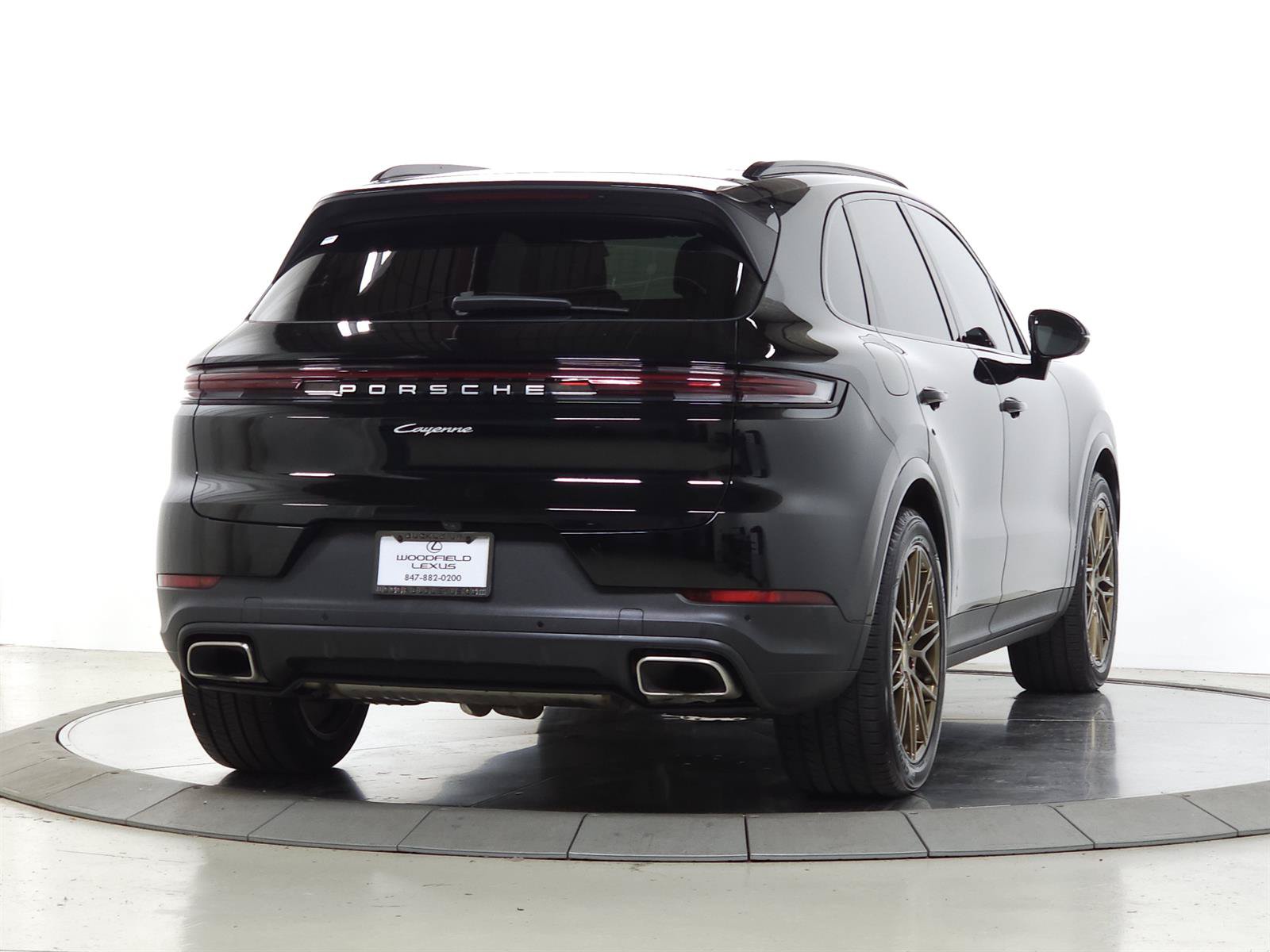 Used 2024 Porsche Cayenne AWD/4WD image 9