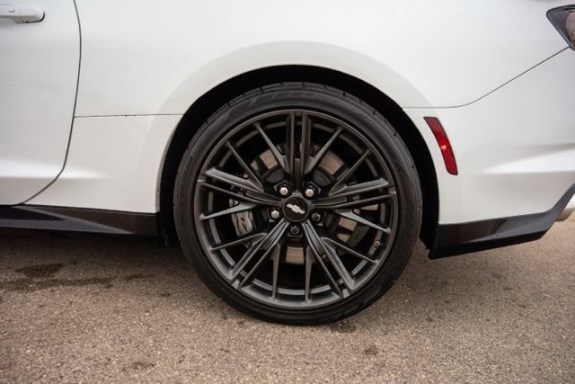 Used 2019 Chevrolet Camaro ZL1 RWD image 9