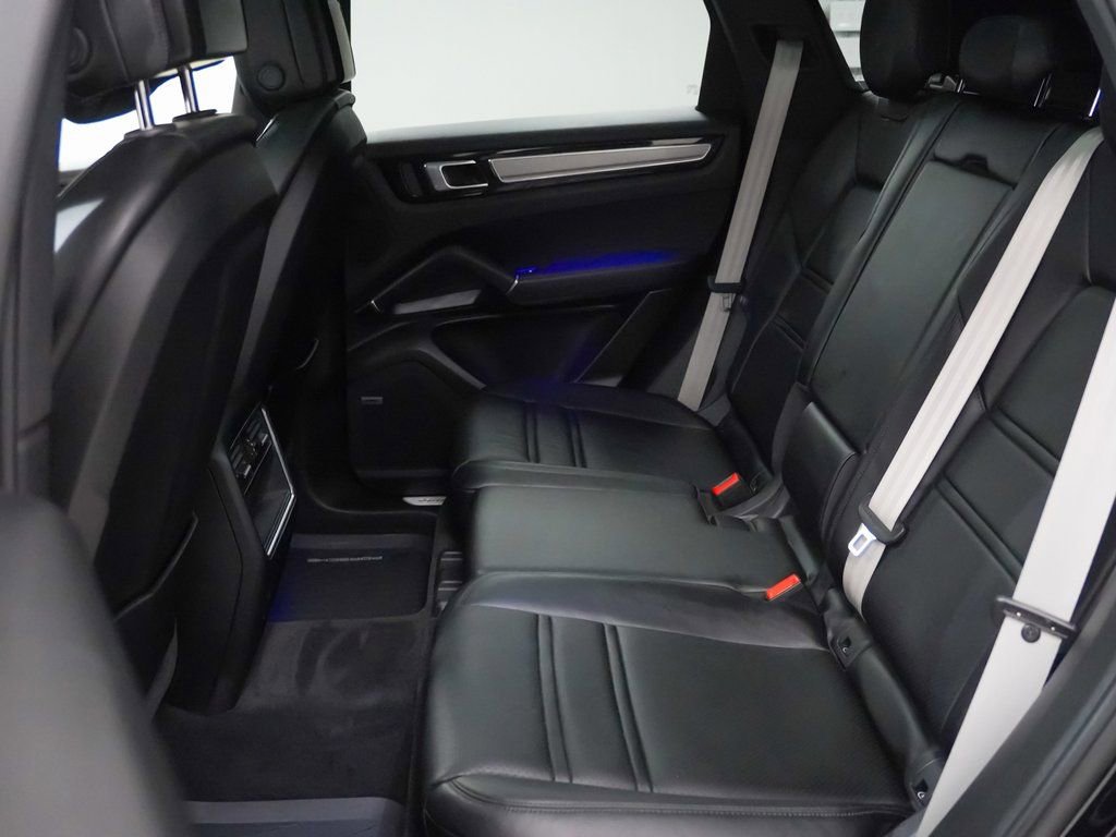 Certified 2023 Porsche Cayenne Platinum Edition image 18