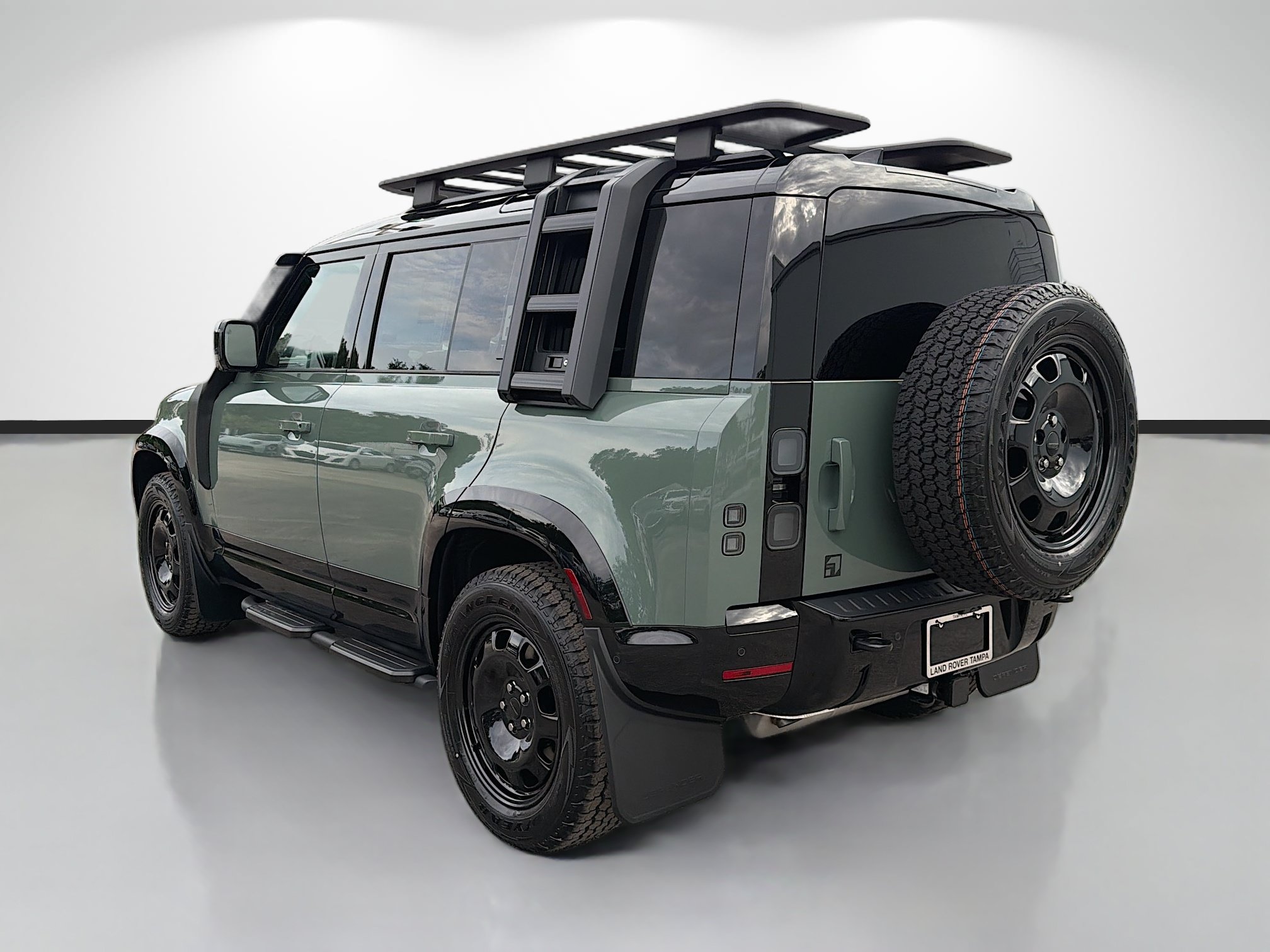 New 2026 Land Rover Defender 110 Trophy Edition AWD/4WD image 3