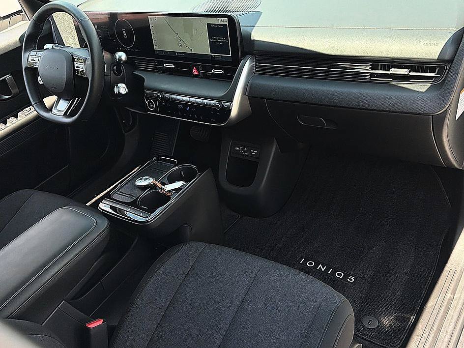Certified 2025 Hyundai Ioniq 5 SE RWD image 24
