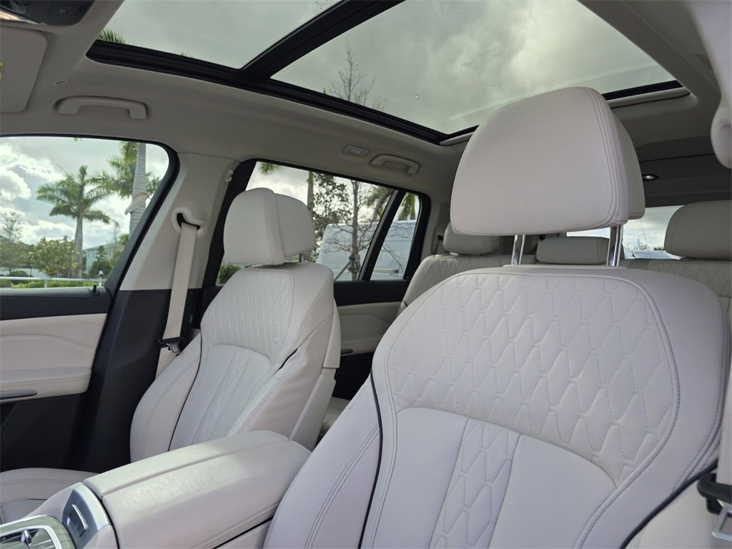 Used 2022 BMW X7 xDrive40i w/ Premium Package image 24