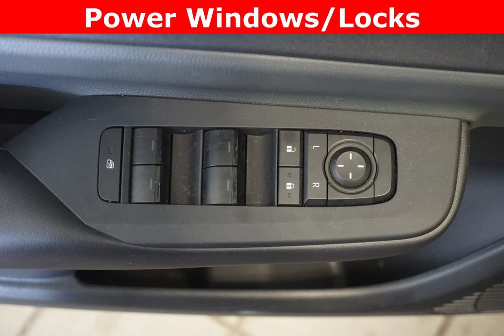 Used 2023 Toyota Prius LE FWD image 5