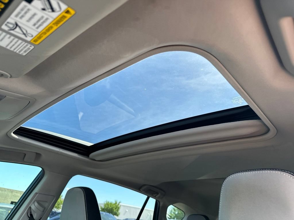 Used 2017 Toyota RAV4 XLE AWD/4WD image 5