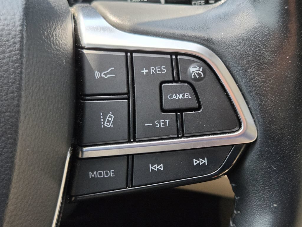 Used 2021 Toyota Highlander Platinum AWD/4WD image 23