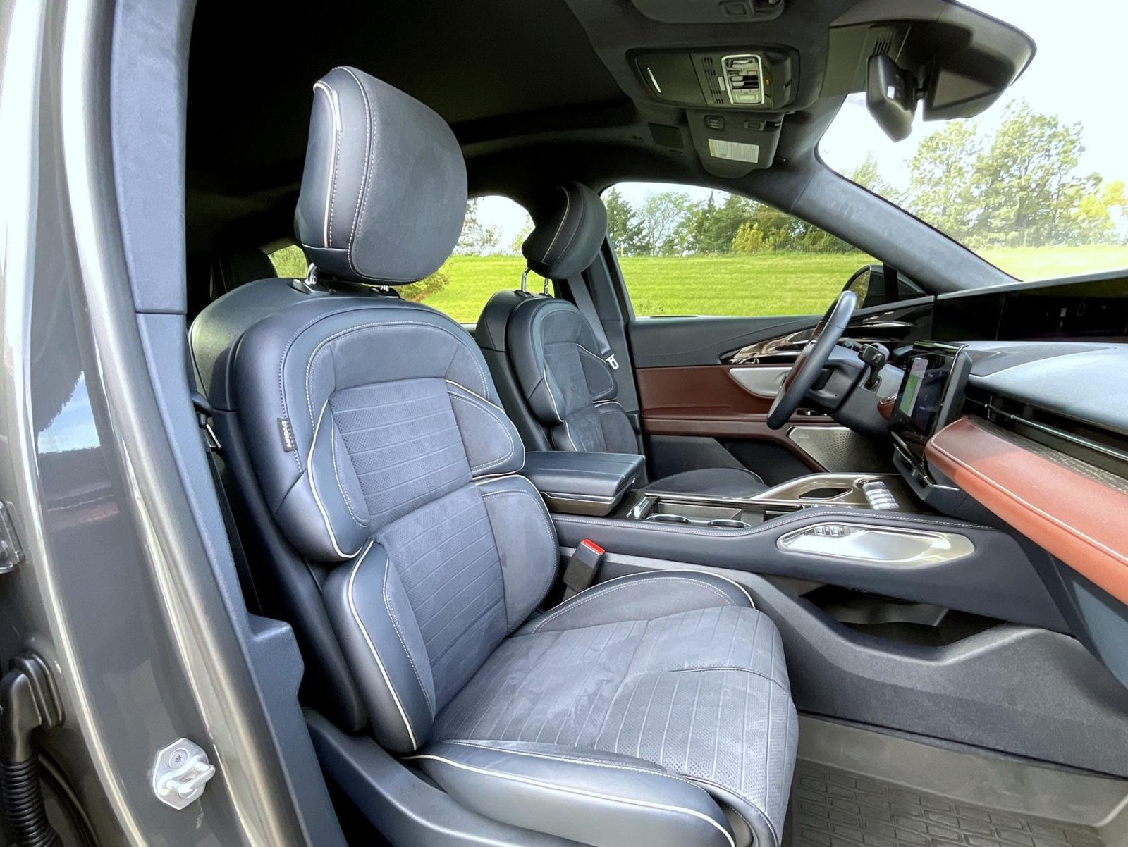 Certified 2026 Lincoln Nautilus Black Label w/ Jet Appearance Package AWD/4WD image 19