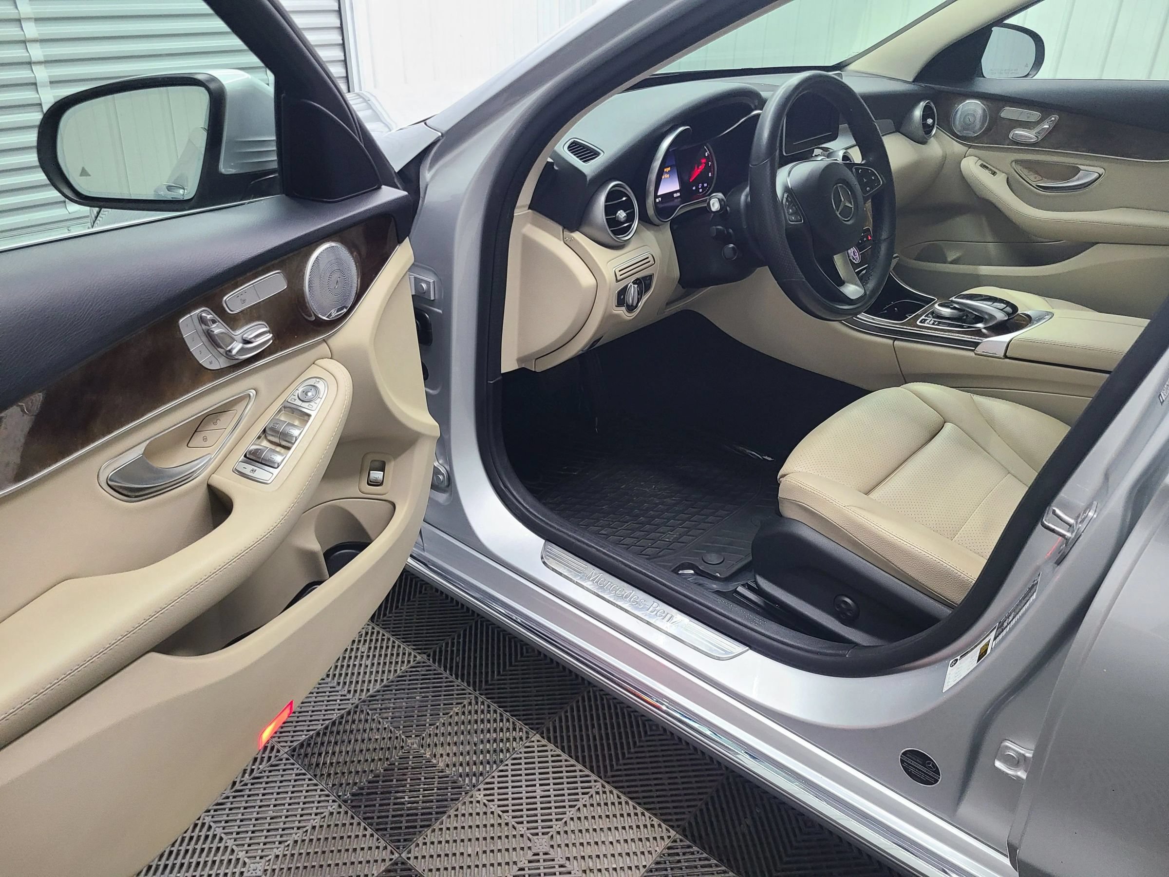 Used 2016 Mercedes-Benz C 300 4MATIC Sedan image 21