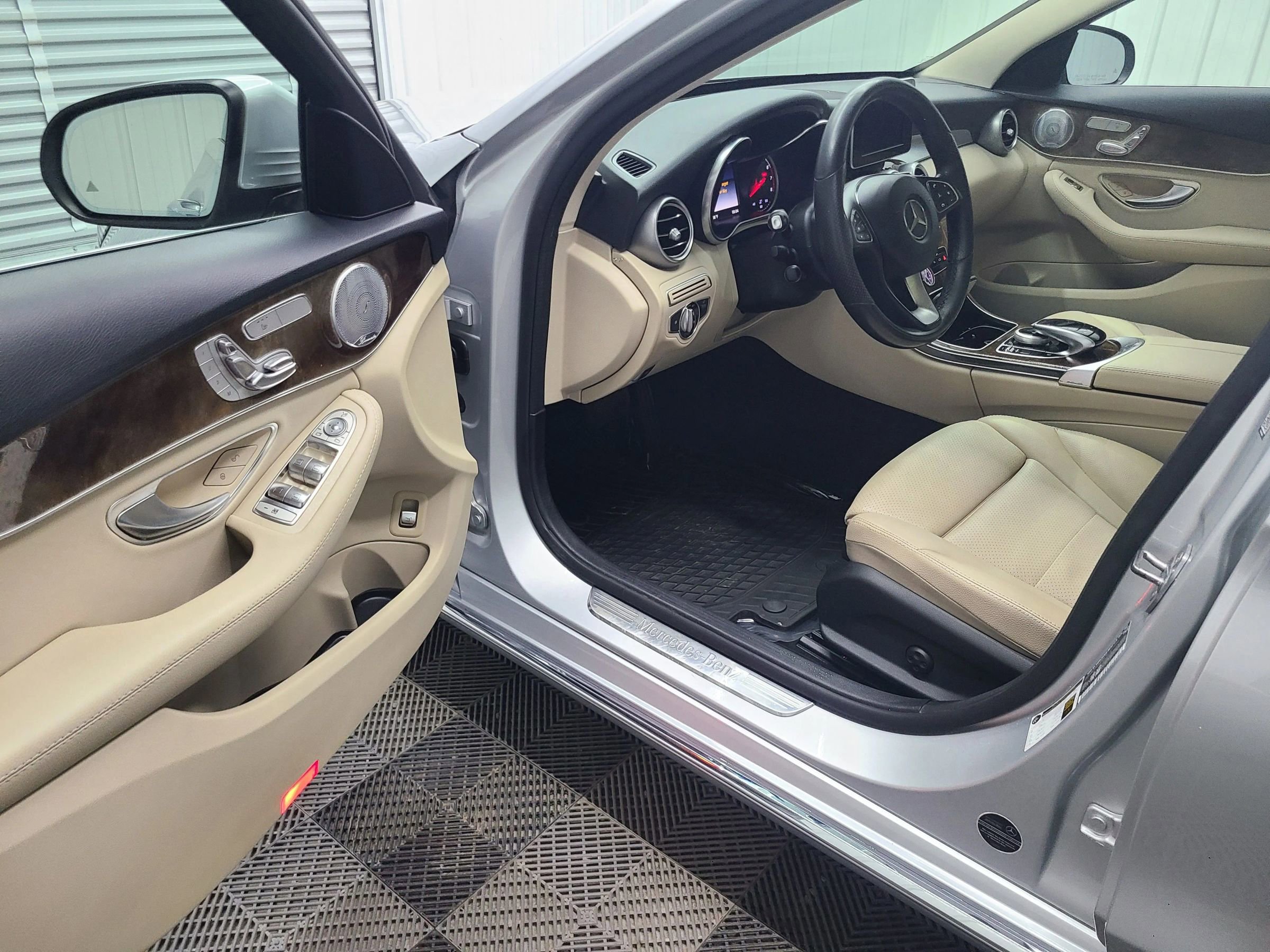 Used 2016 Mercedes-Benz C 300 4MATIC Sedan image 21
