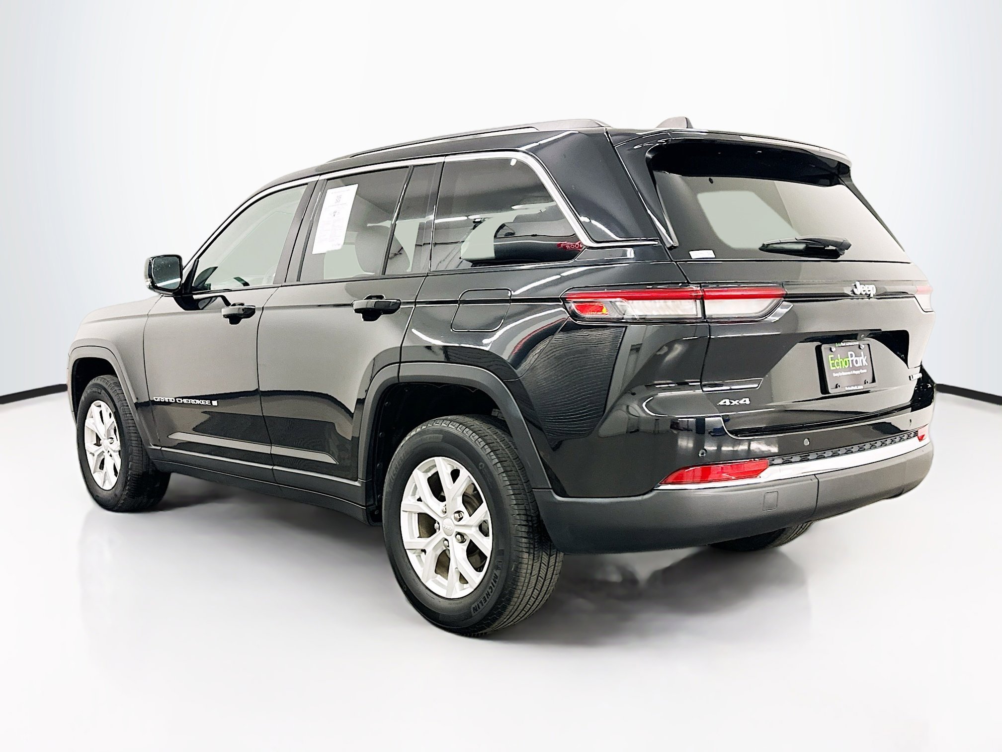 Used 2023 Jeep Grand Cherokee Limited AWD/4WD image 5
