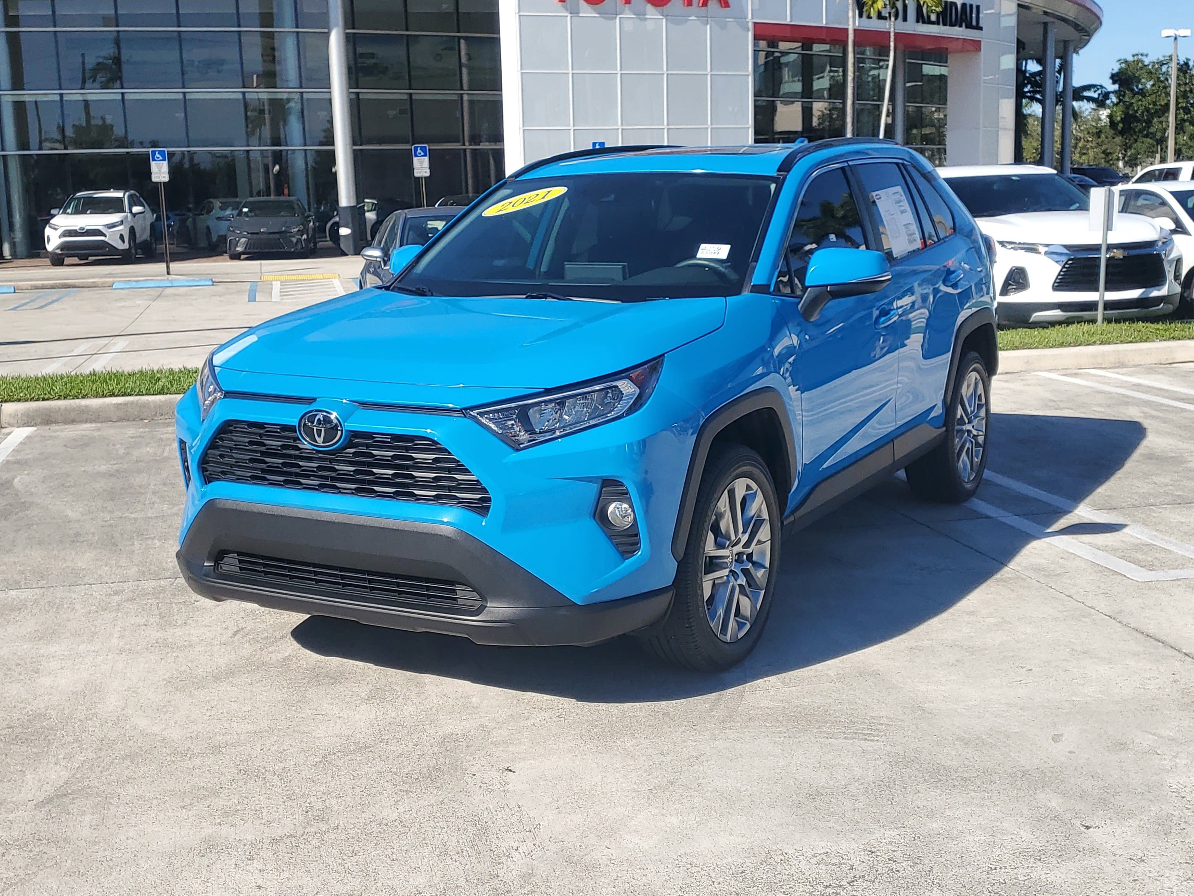 Used 2021 Toyota RAV4 XLE Premium image 7