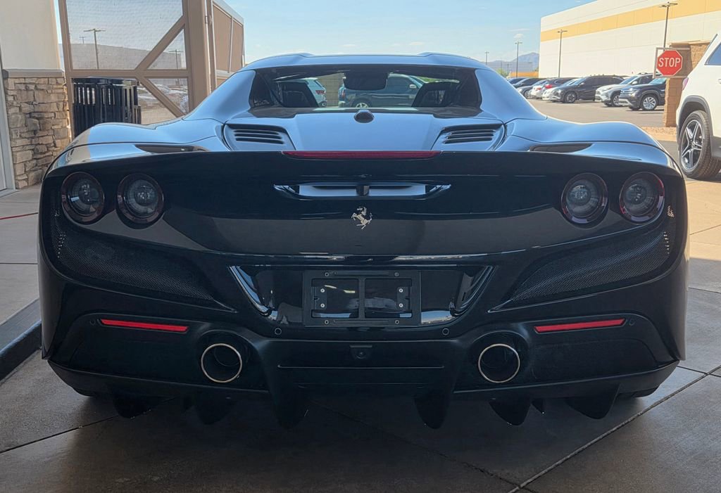 Used 2022 Ferrari F8 Tributo image 3