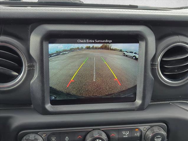 Used 2019 Jeep Wrangler Unlimited Sahara image 12