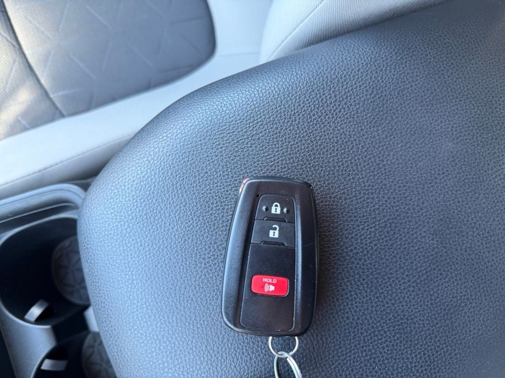 Used 2021 Toyota RAV4 XLE AWD/4WD image 14