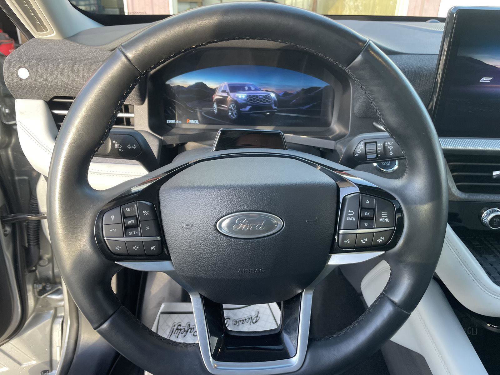 Used 2025 Ford Explorer Platinum w/ LUX Leather Package image 16