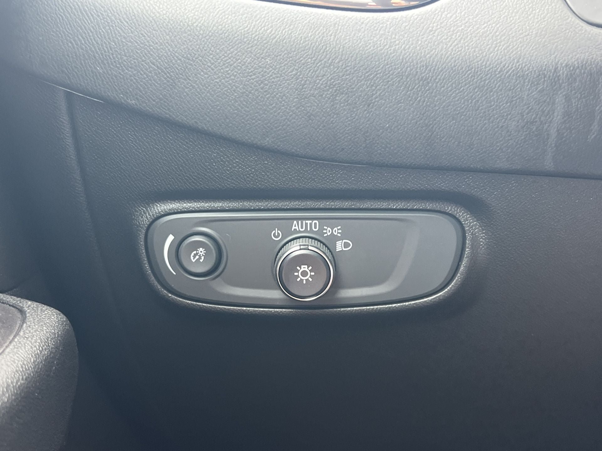 Used 2020 Chevrolet Equinox LS FWD image 13