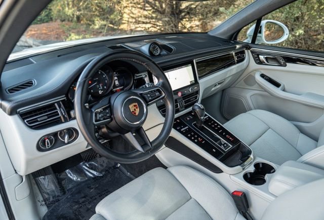 Used 2024 Porsche Macan T w/ Premium Plus Package image 23