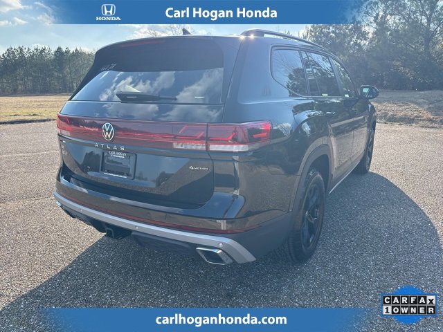 Used 2025 Volkswagen Atlas Peak Edition SE image 3