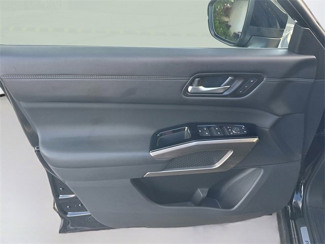 Used 2024 Nissan Pathfinder Platinum w/ Cargo Package image 18