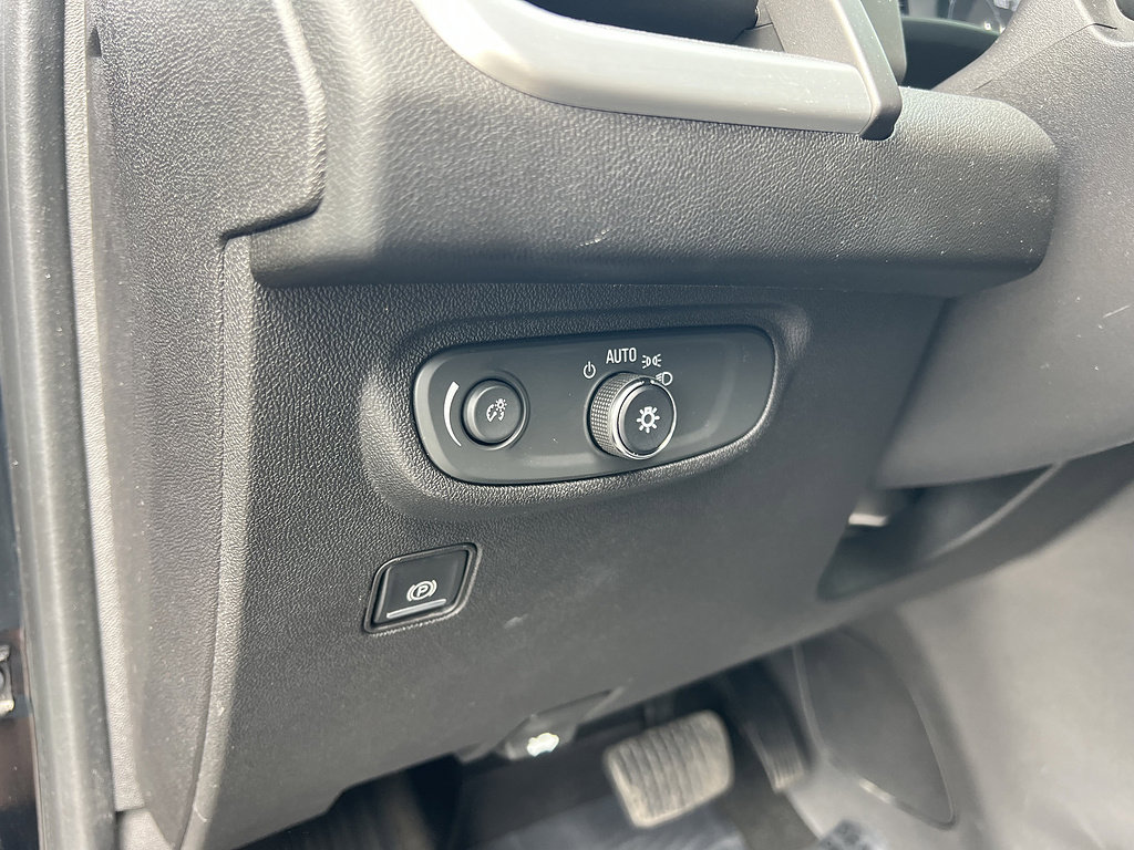 Used 2018 GMC Terrain SLE w/ Driver Convenience Package FWD image 29