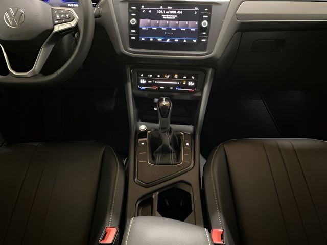 Used 2022 Volkswagen Tiguan SE FWD image 12