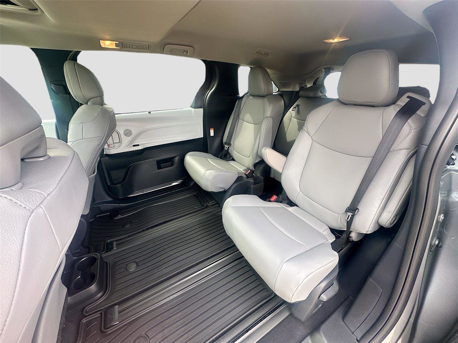 New 2026 Toyota Sienna XLE image 11
