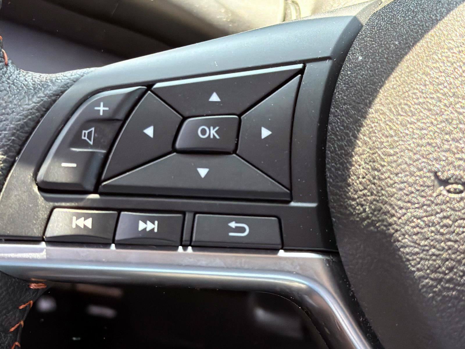 Used 2023 Nissan Kicks SR w/ SR Premium Package FWD image 12