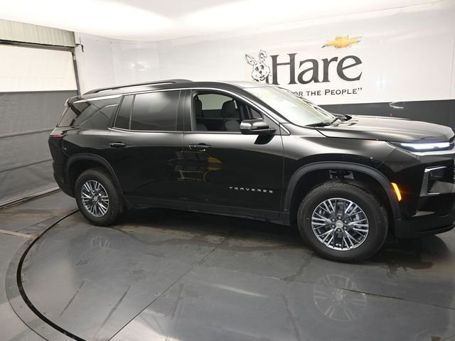 Used 2025 Chevrolet Traverse LT image 29