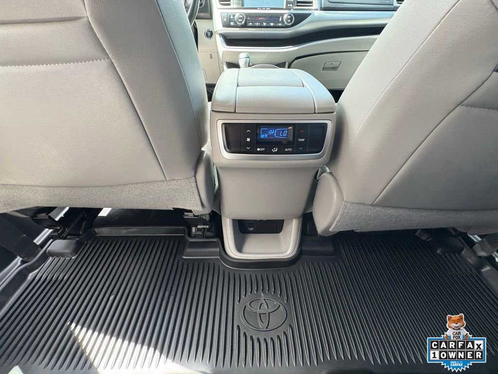 Used 2019 Toyota Highlander XLE AWD/4WD image 29