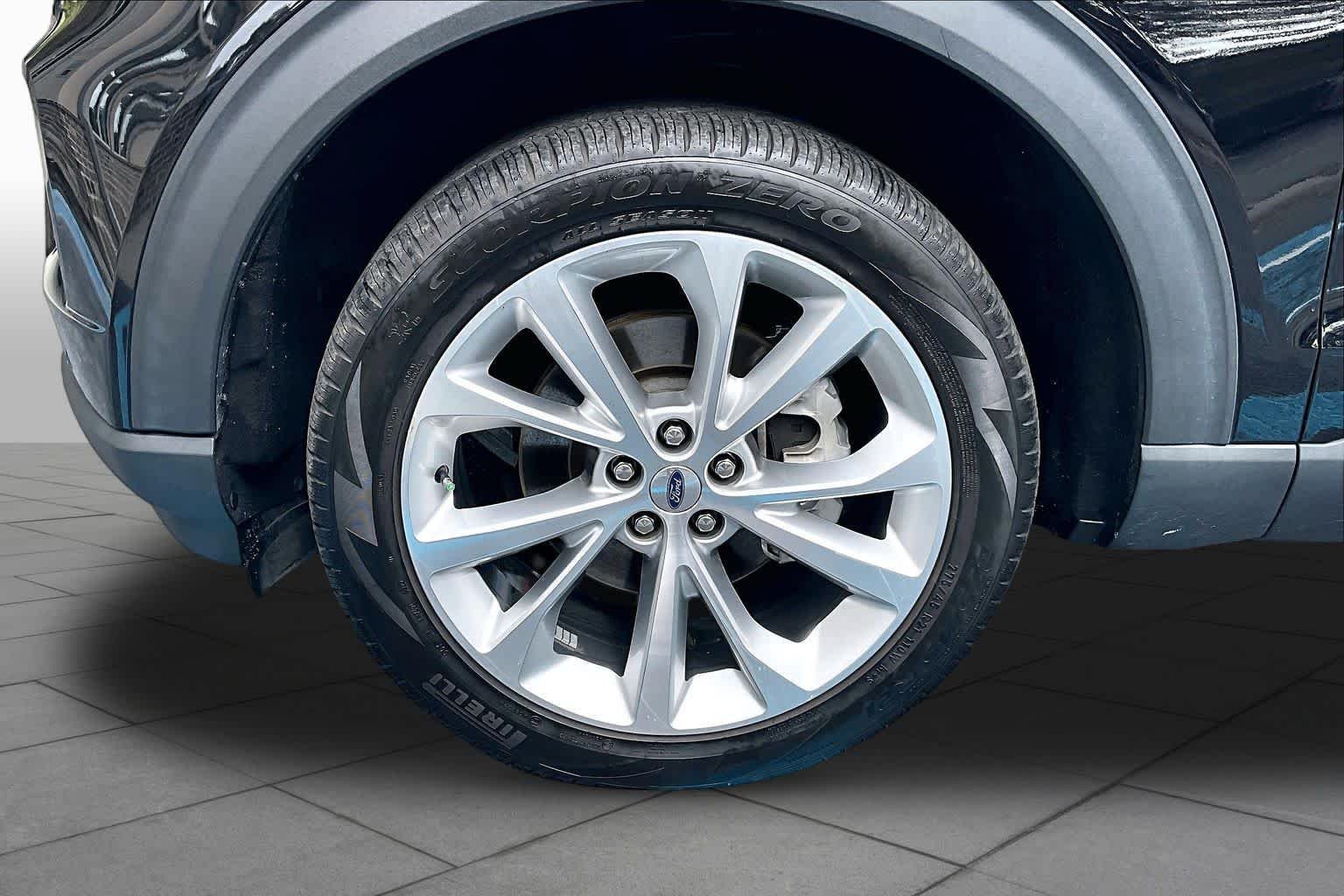 Used 2023 Ford Explorer Platinum w/ Technology Package AWD/4WD image 10