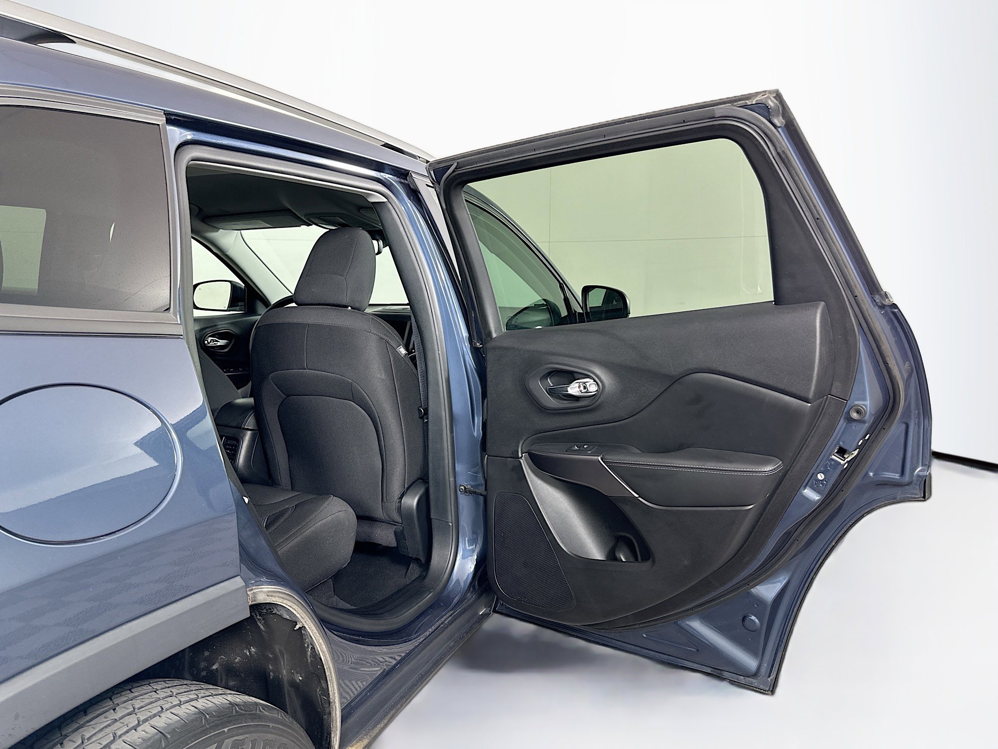 Used 2021 Jeep Cherokee Latitude image 28