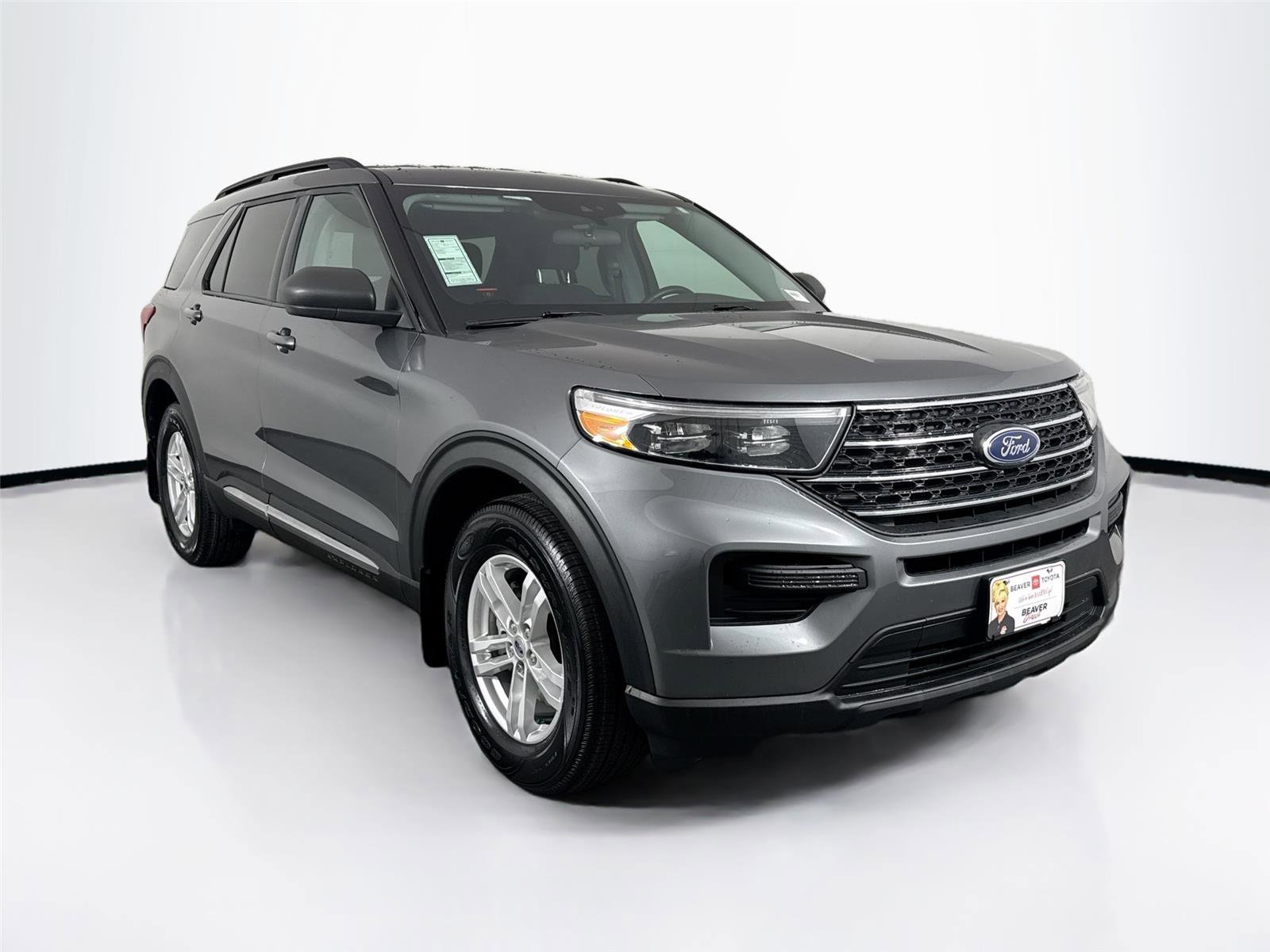 Used 2024 Ford Explorer XLT w/ Class IV Trailer Tow Package image 9