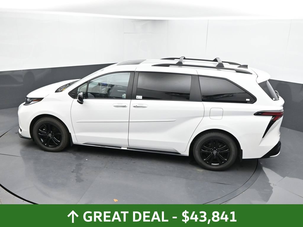 Used 2025 Toyota Sienna XSE AWD/4WD image 30