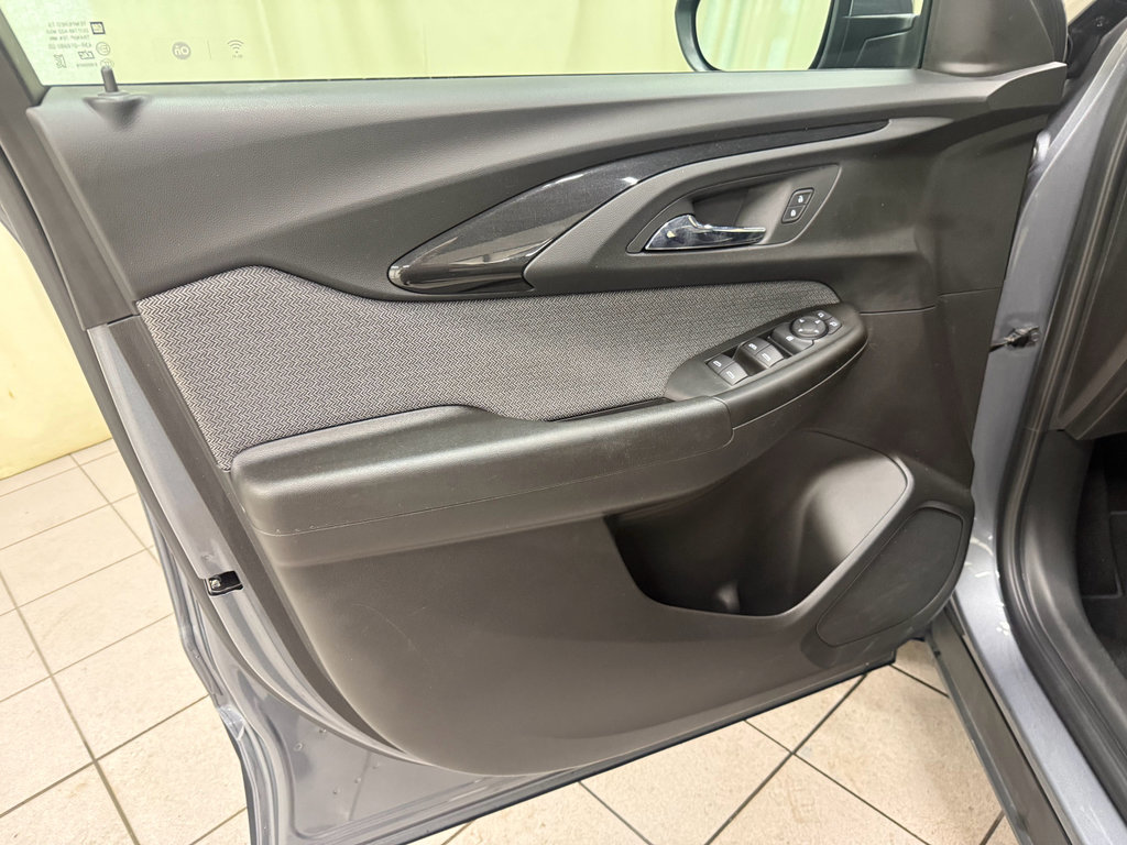 Used 2021 Chevrolet TrailBlazer LT FWD image 30