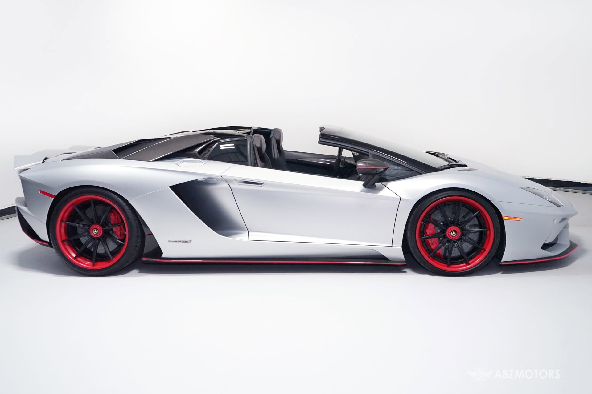 Used 2018 Lamborghini Aventador S image 4