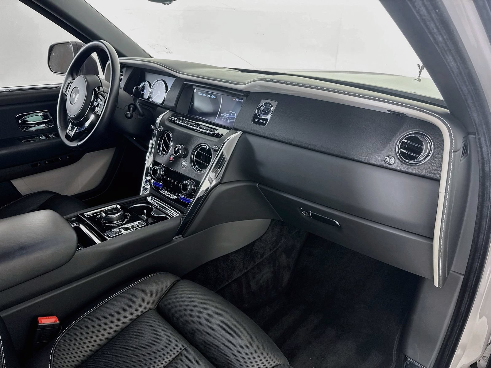 Certified 2021 Rolls-Royce Cullinan AWD/4WD image 10