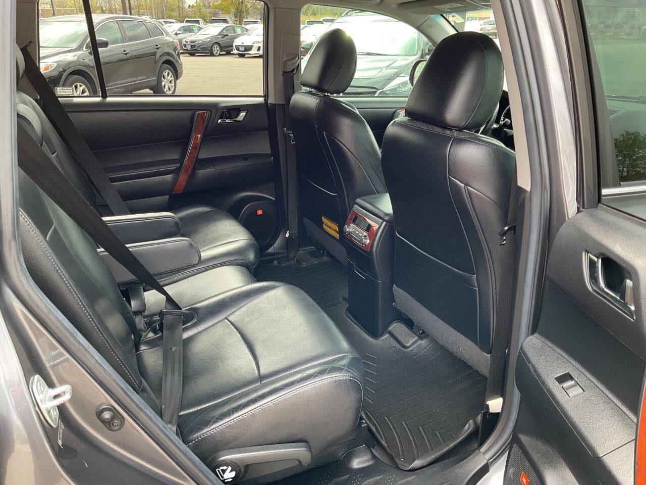 Used 2012 Toyota Highlander Limited w/ Tow Pkg AWD/4WD image 37