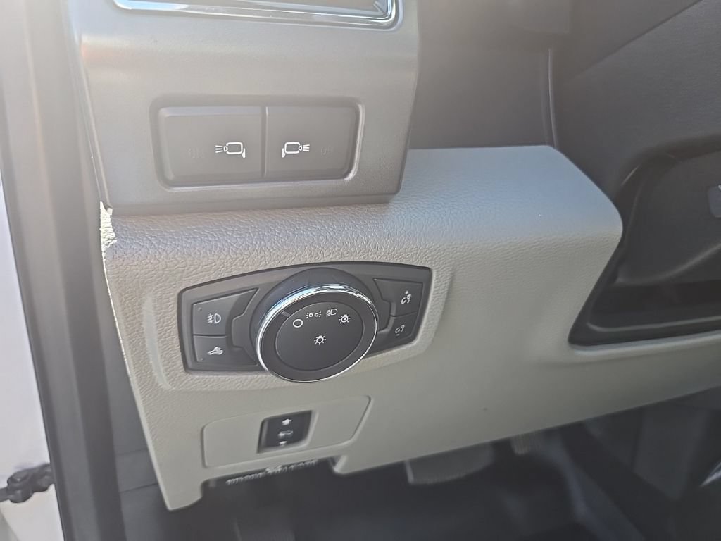 Used 2020 Ford F350 XLT w/ XLT Premium Package AWD/4WD image 11