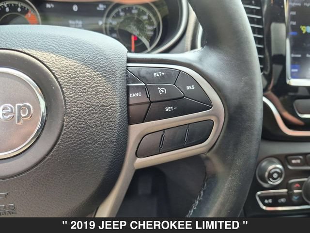 Used 2019 Jeep Cherokee Limited AWD/4WD image 18