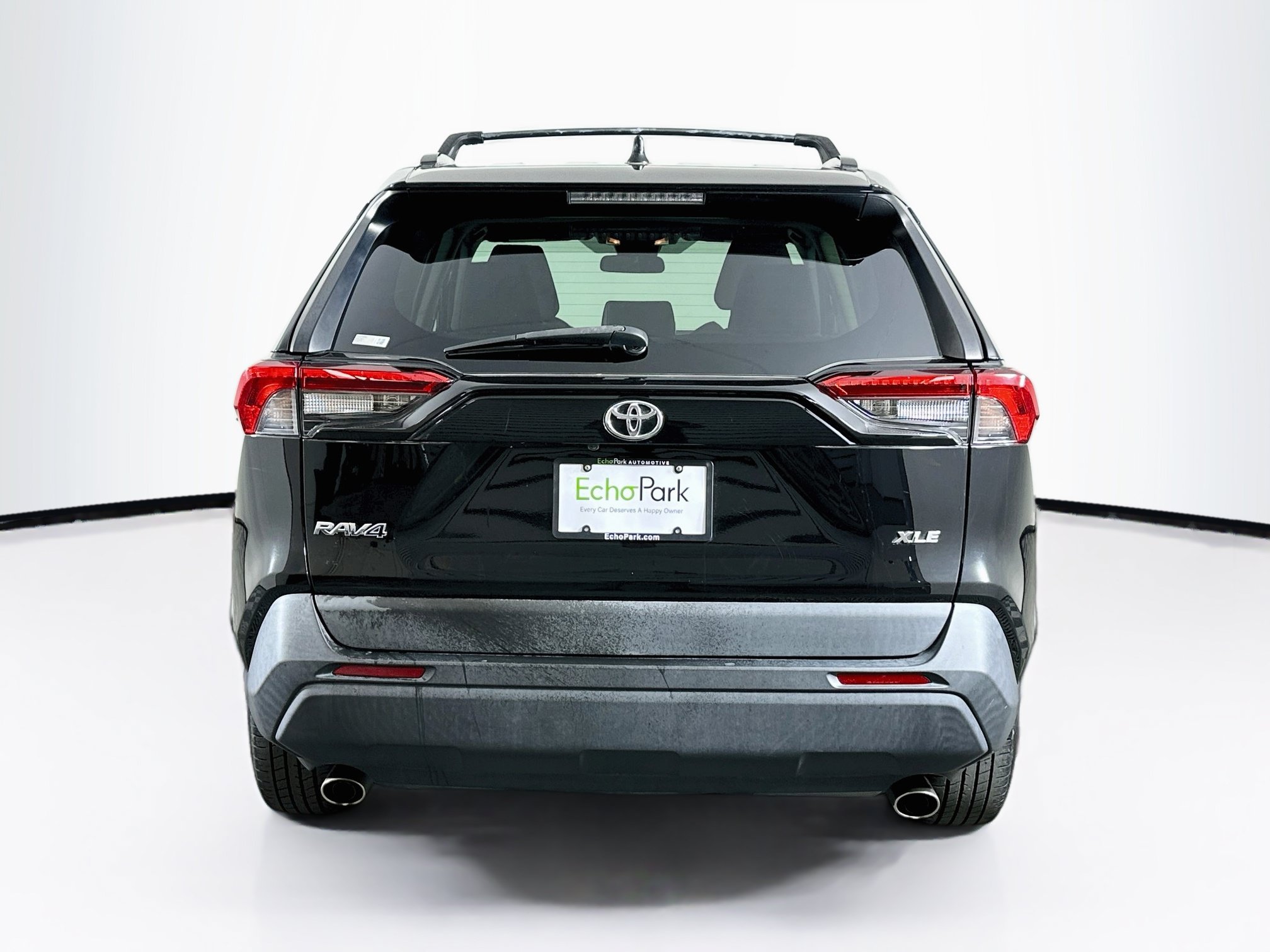 Used 2020 Toyota RAV4 XLE w/ Convenience Package FWD image 7